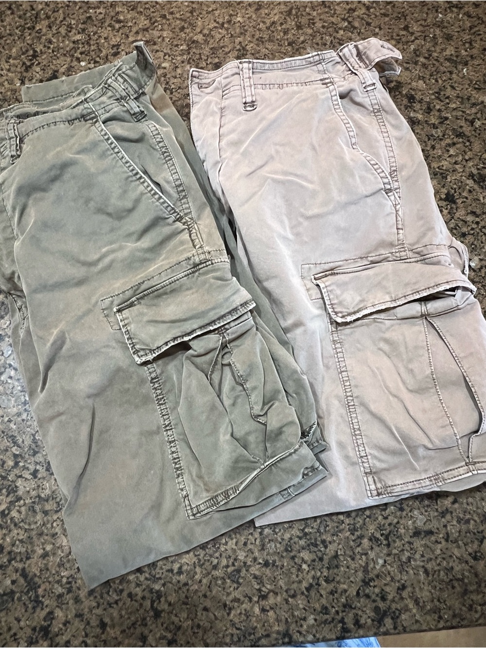 Men’s AE cargo pants, 2 pair 28x32